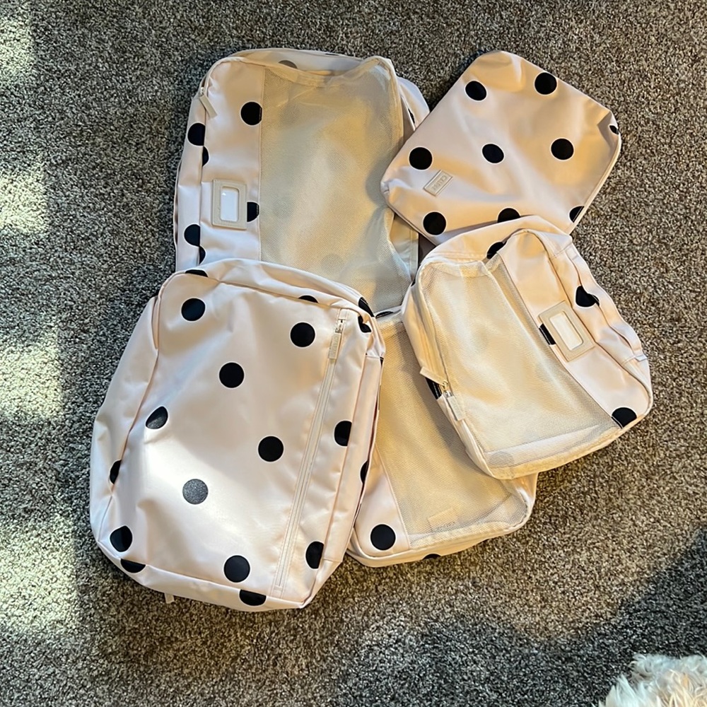 Set a five Cal pack. Packing cubes new without tags.